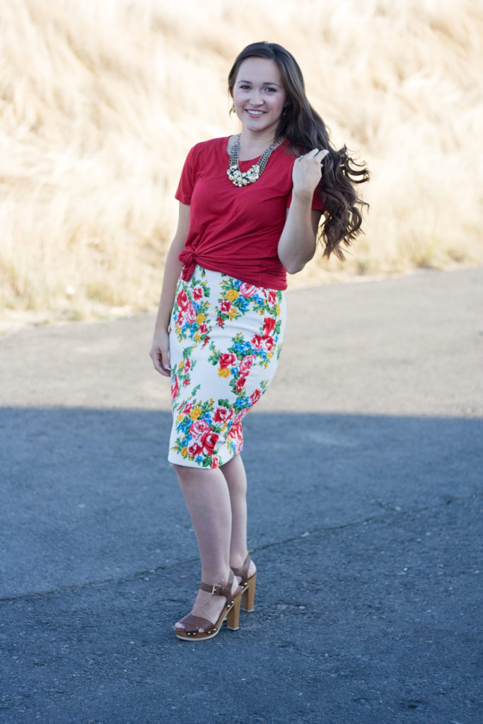 Free Pencil Skirt Pattern featured by top US sewing blogger, Sweet Red Poppy