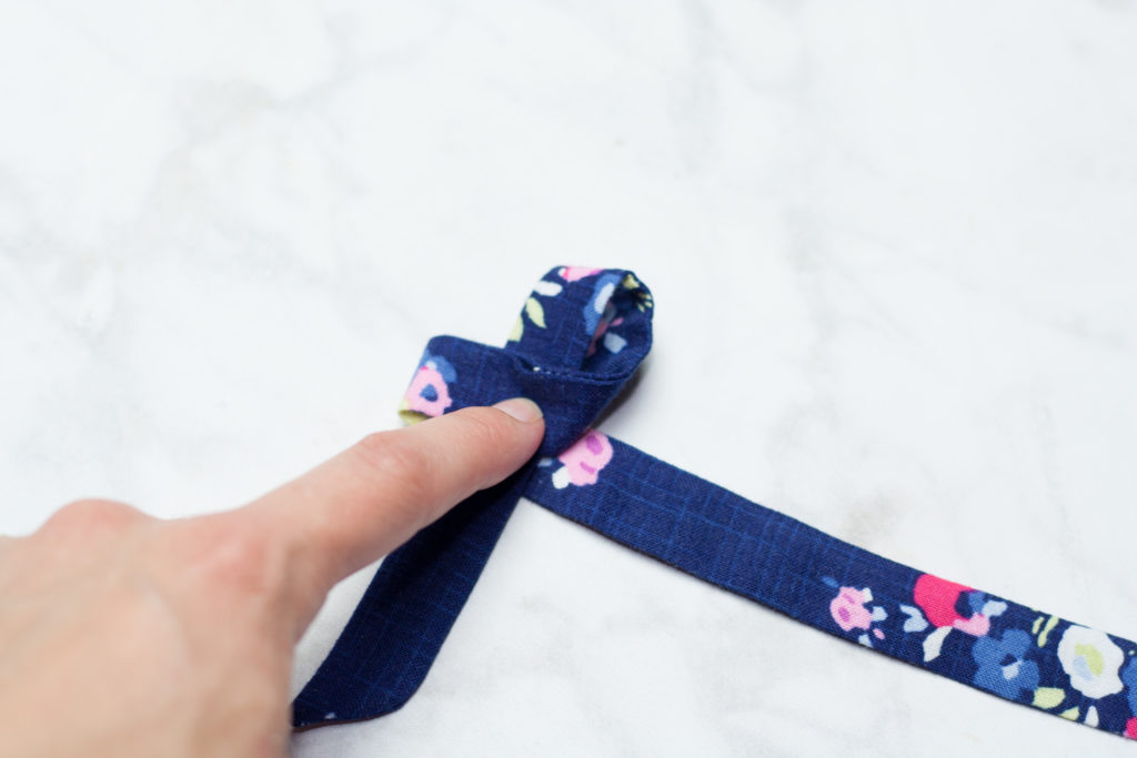 DIY Hair Bows: How To Make a Simple Hair Bow Sewing Tutorial featured by top US craft blogger, Sweet Red Poppy.