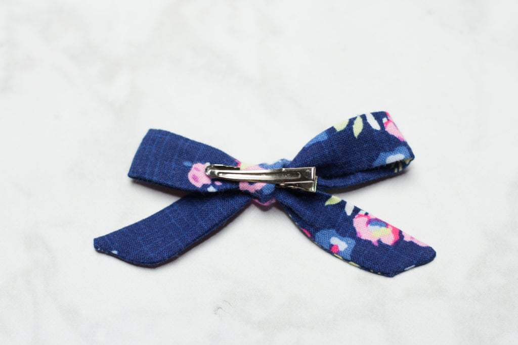 DIY Hair Bows: How To Make a Simple Hair Bow Sewing Tutorial featured by top US craft blogger, Sweet Red Poppy.