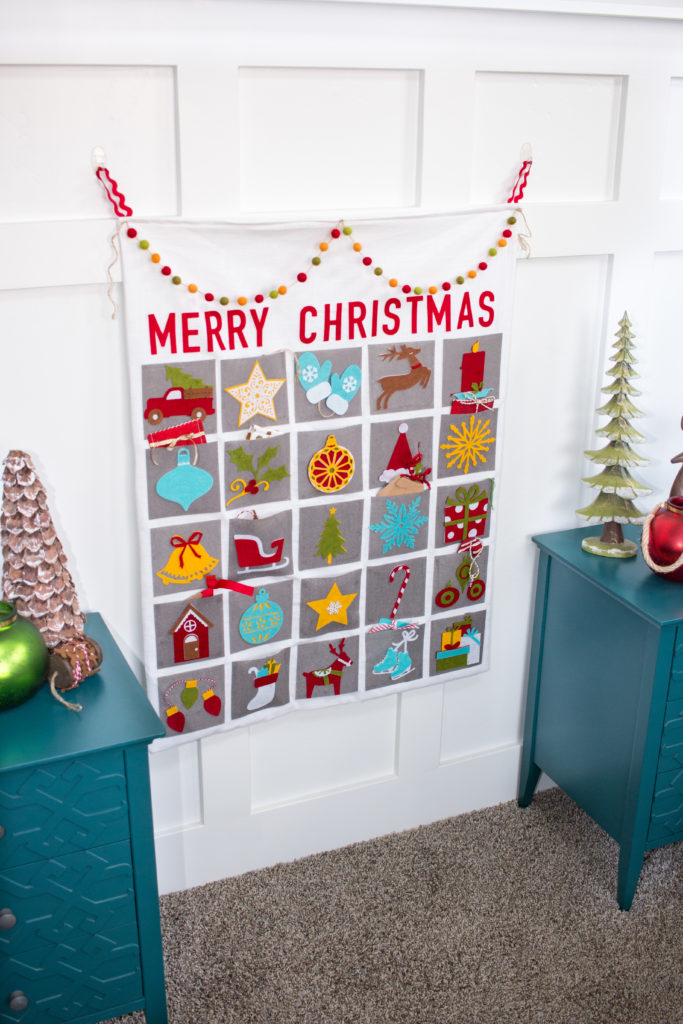 20+ Christmas Sewing Projects featured by top US craft blogger, Sweet Red Poppy: Sweet Red Poppy Merry Christmas Advent Calendar Sewing and Cricut Tutorial