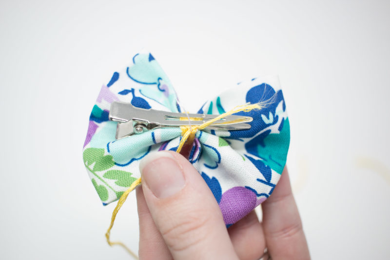 No Sew Fabric Hair Bows Tutorial featured by top US sewing blog, Sweet Red Poppy