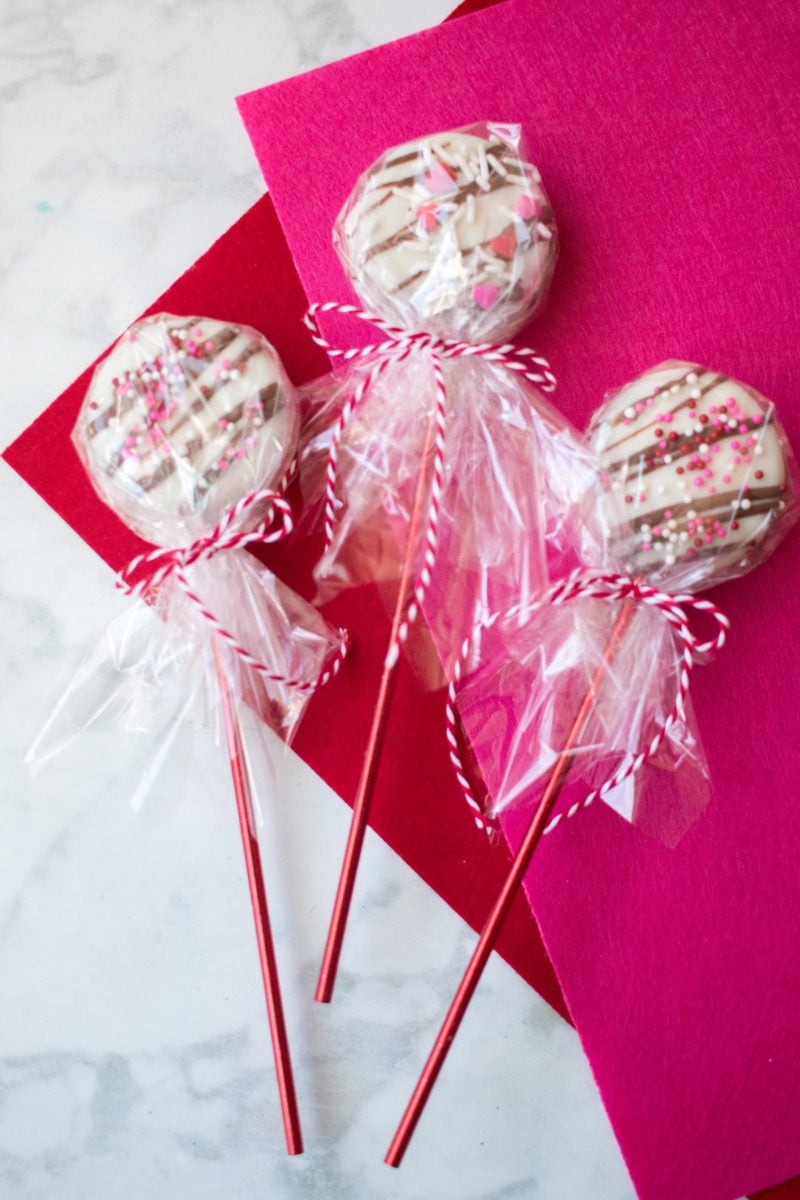 Make Oreo Cookie Pops for Valentine's Day with this Simple Tutorial
