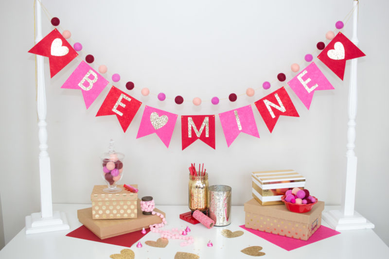 Learn how to make this adorable Valentine's Day Bunting Banner and Felt Ball Garland!