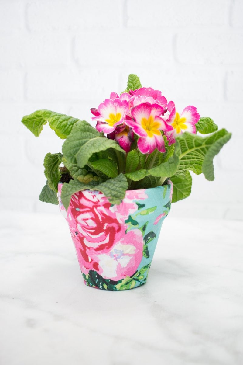 Create Beautiful Fabric Covered Flower Pots with this Simple Tutorial from Sweet Red Poppy! No Sewing Machine Needed.