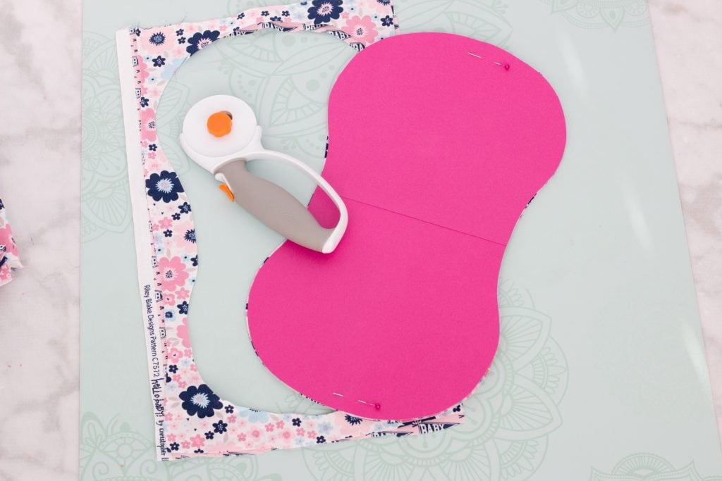 FREE Baby Burp Cloth Pattern featured by top US sewing blog, Sweet Red Poppy