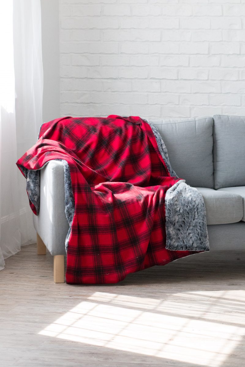 Red faux fur throw blanket hot sale