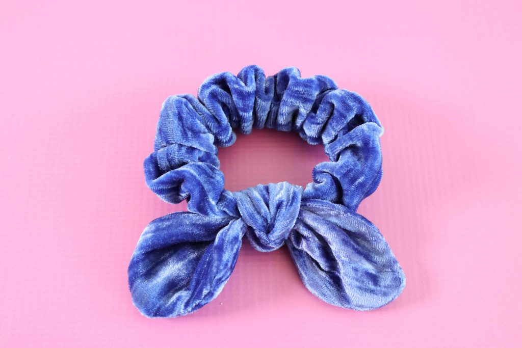 How to Make A Scrunchie, a free sewing pattern by top US sewing blog, Sweet Red Poppy: 