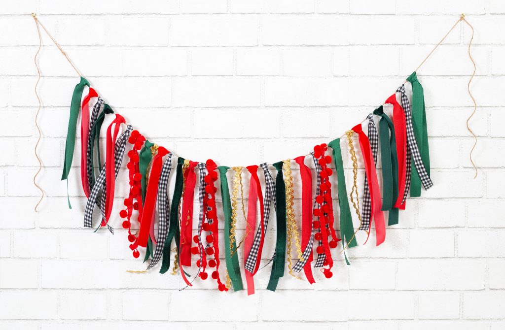 How to Make a Christmas Ribbon Garland