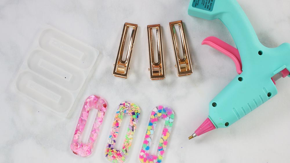 How to make Resin and Epoxy crafts - A girl and a glue gun