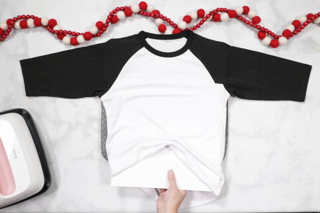 Easy-to-make DIY Raglan T-shirt pattern - Elizabeth Made This