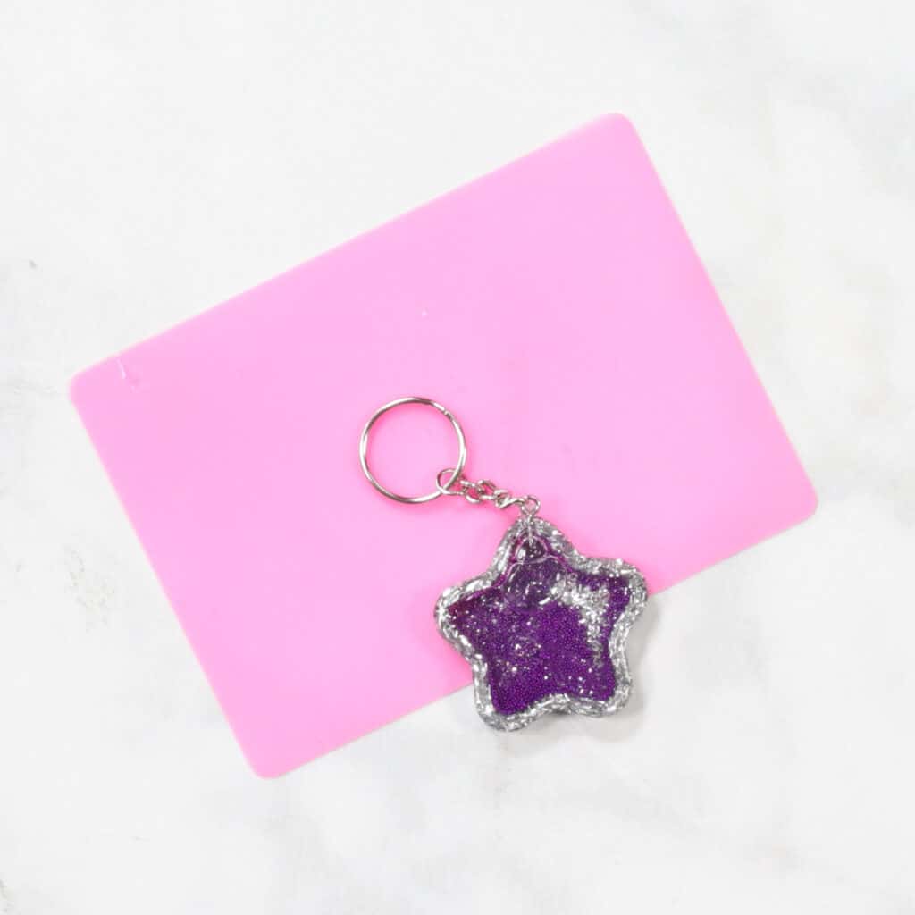 UV Resin by popular US craft blog, Sweet Red Poppy: image of a star shaped resin shaker keychain. 