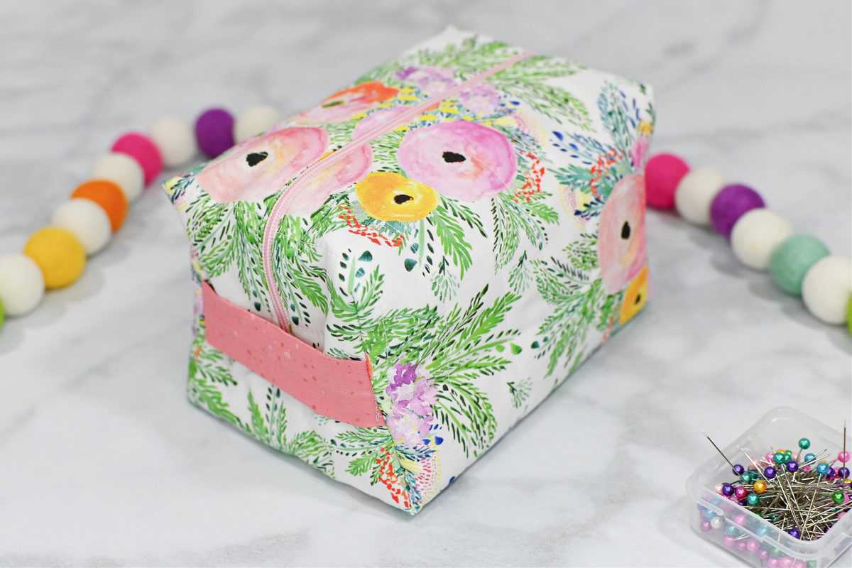 How to Make a Lined Zippered Pouch Tutorial