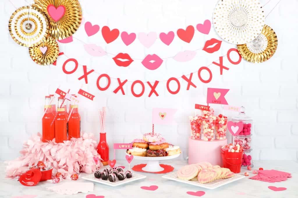 Stickershop Unlimited  Valentines vinyl ideas, Cricut valentines projects,  Diy valentines gifts