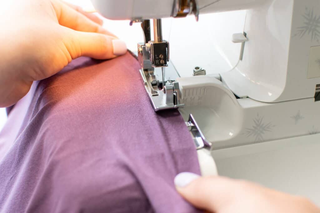 Easiest way to hem stretch fabric! NO WAVES, NO SERGER!