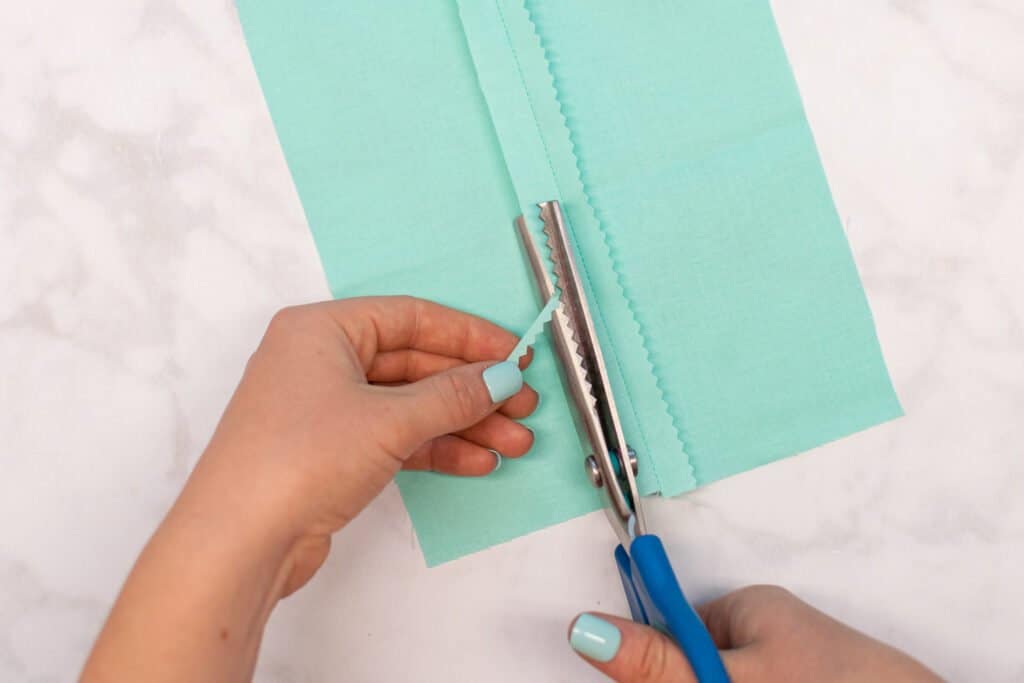 cutting the seam allowance with pinking shears