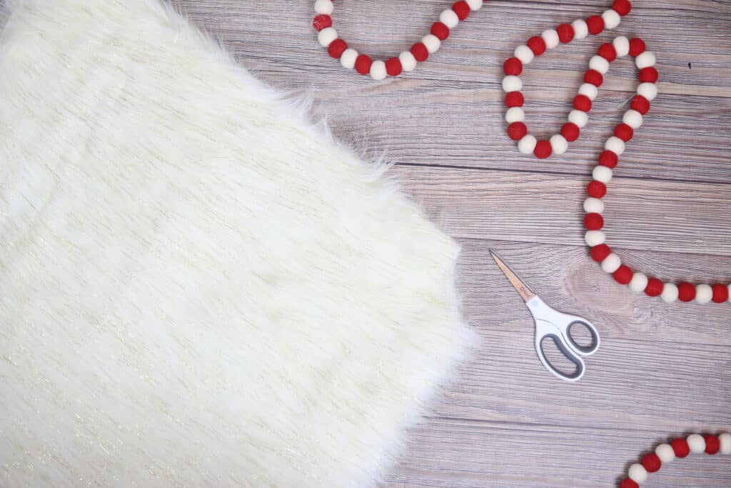 How to Make a No Sew Faux Fur Tree Skirt
