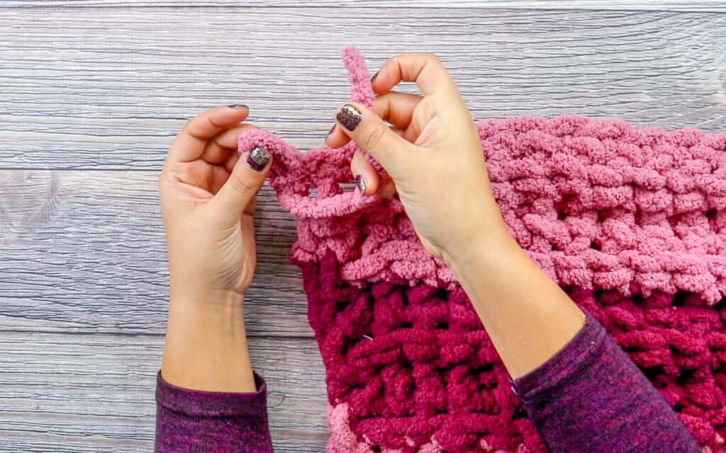 Finger Crochet Blanket - Sweet Red Poppy