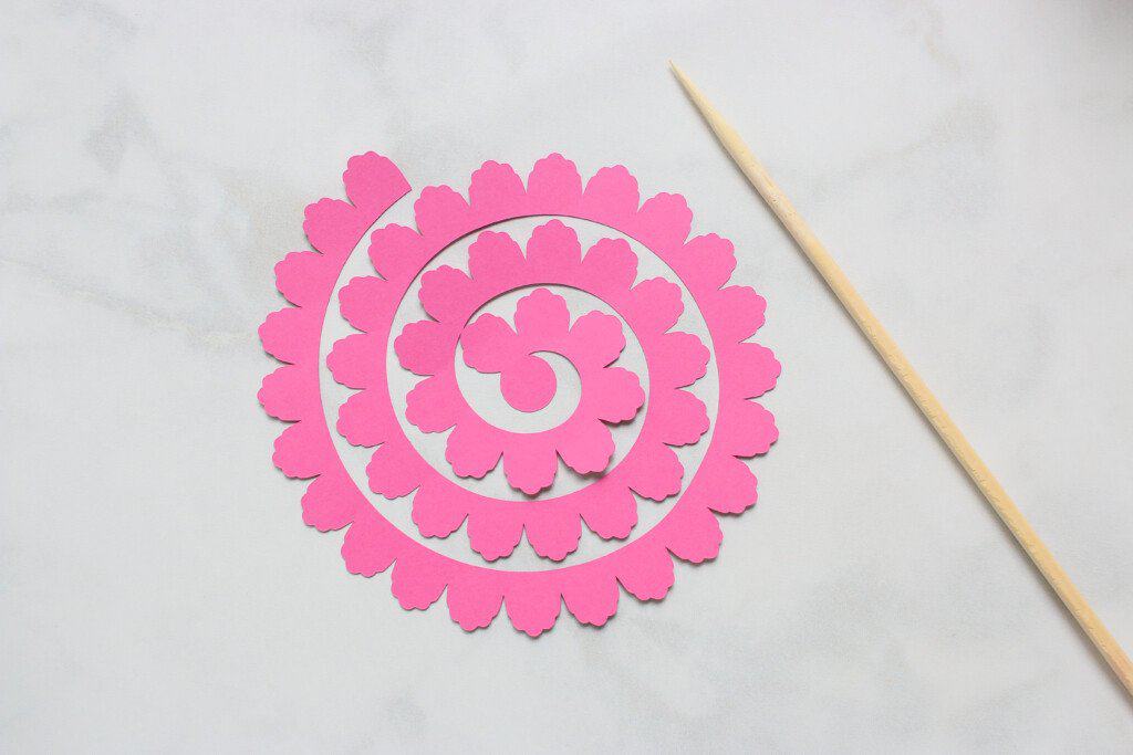 Free Rolled Paper Flower Wreath Template - Sweet Red Poppy