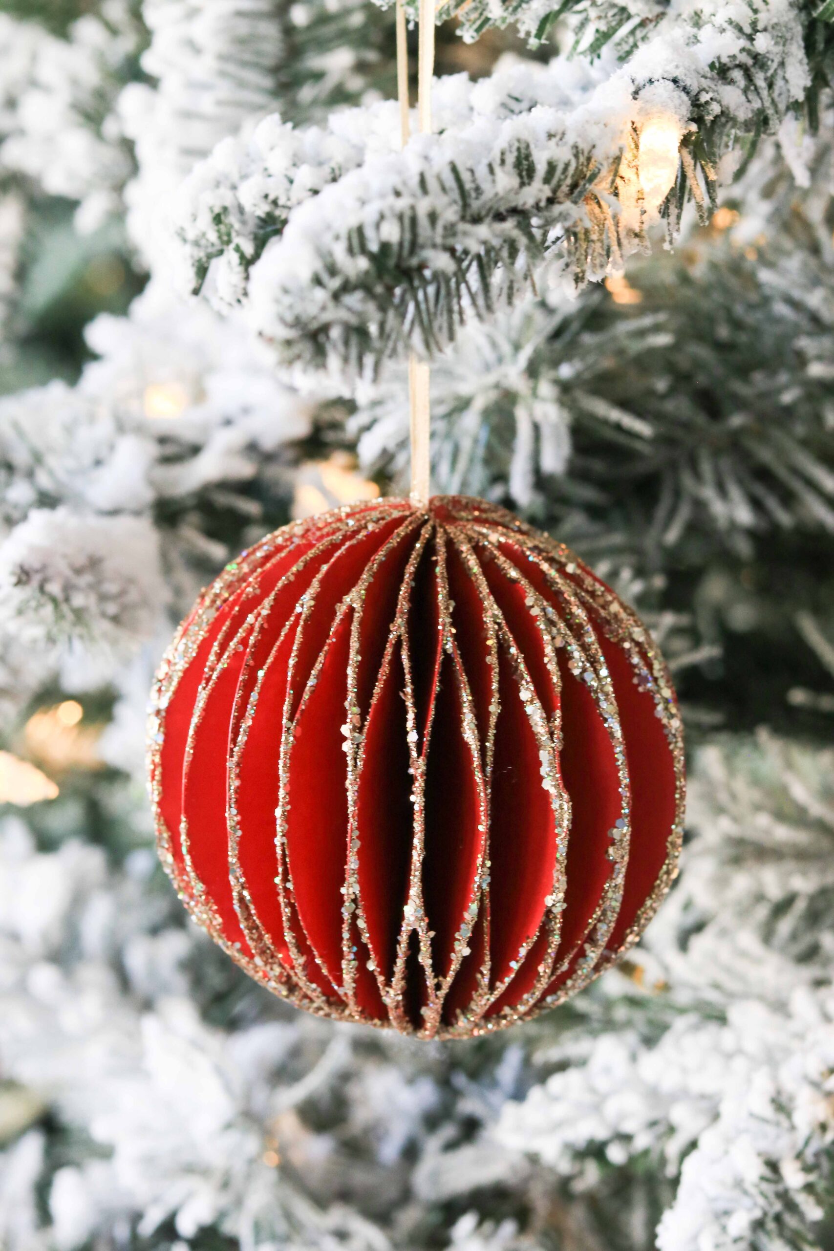 Christmas Tree Shaped Dimensional Pendant Party Decorations Honeycomb Paper Hanging Ceiling Christmas Craft Decoration 4 Pcs