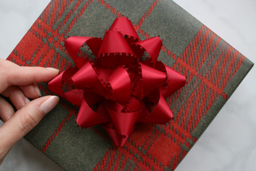 How to Tie a Classic Ribbon Gift Bow