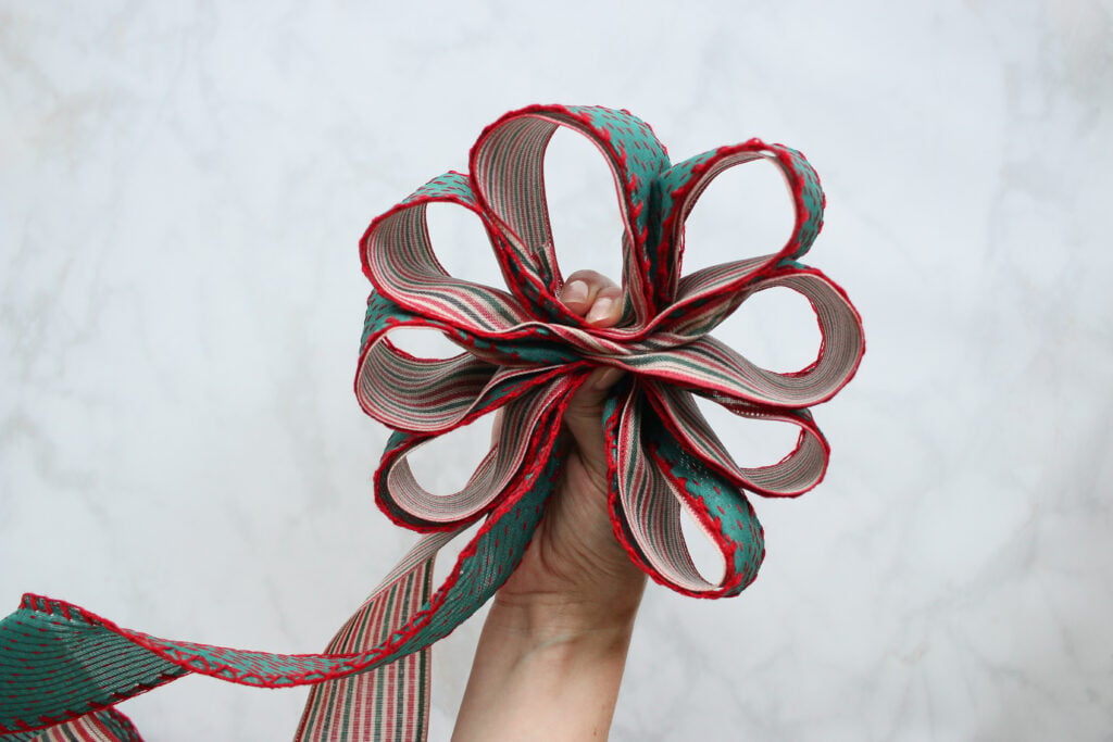 How To Tie A Perfect Bow With Wire Ribbon