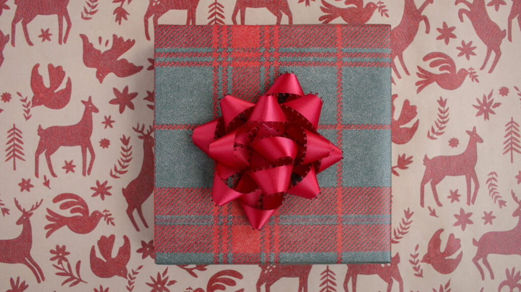 How to Tie a Classic Ribbon Gift Bow