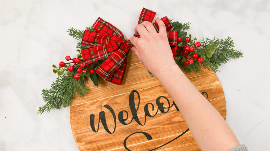 How to Make Perfectly Painted Wood Signs with Cricut Vinyl Stencils - Sweet  Red Poppy