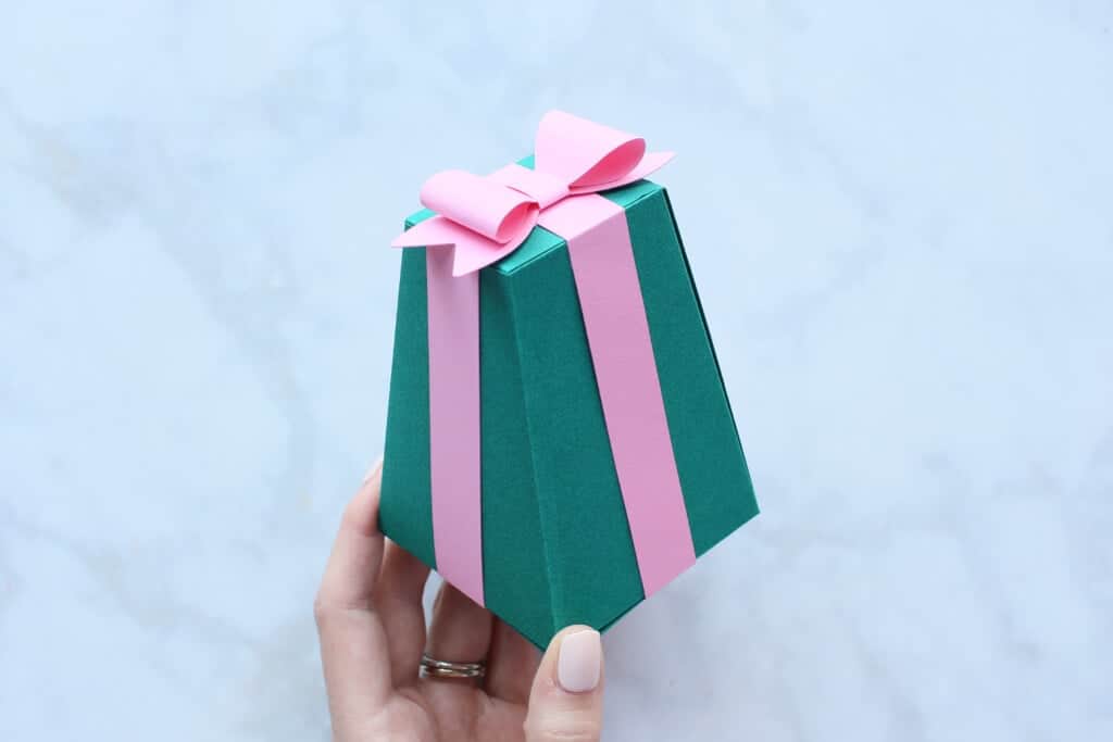 Free cricut gift box templates
