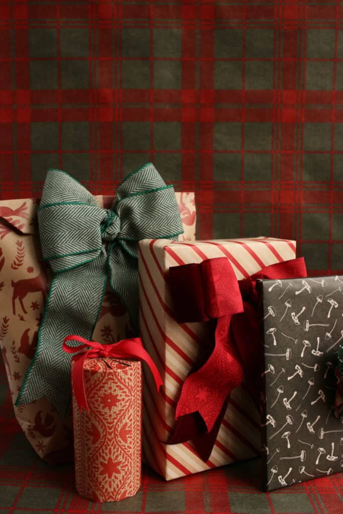 How to wrap a gift step by step
