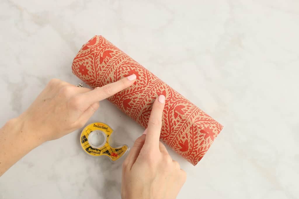 How to wrap a cylinder present
