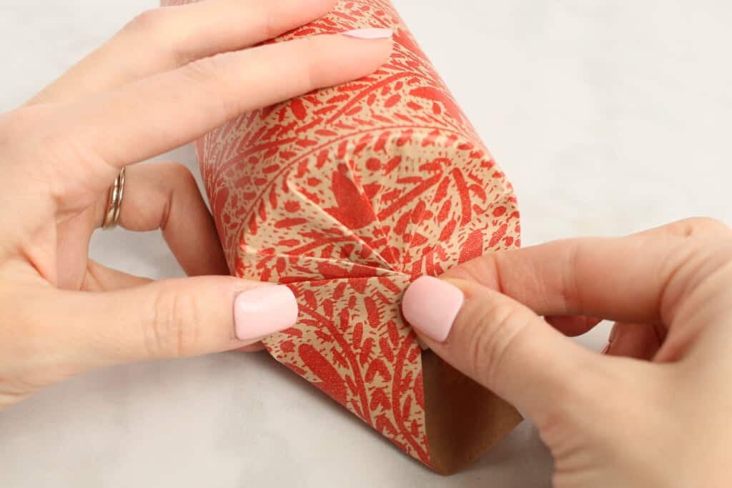 How to wrap a cylinder gift step by step
