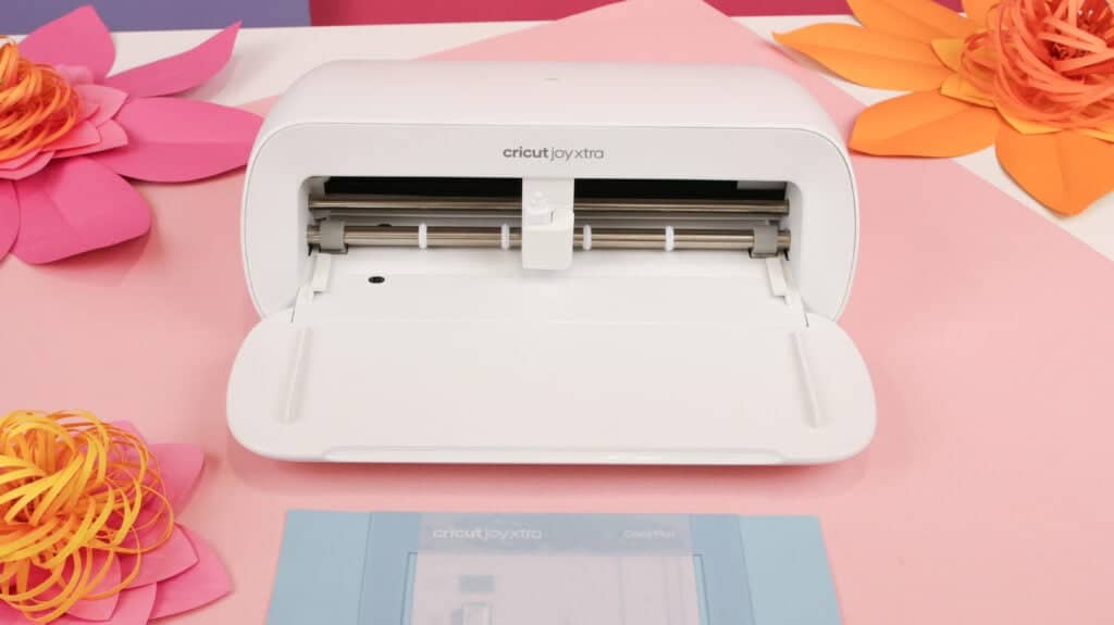  Cricut Joy Machine - A Compact, Portable DIY Smart for Creating  Customized Labels, Cards & Crafts, Works with Iron-on, Vinyl, Paper  Materials, Bluetooth-Enabled (iOS/Android/Windows)